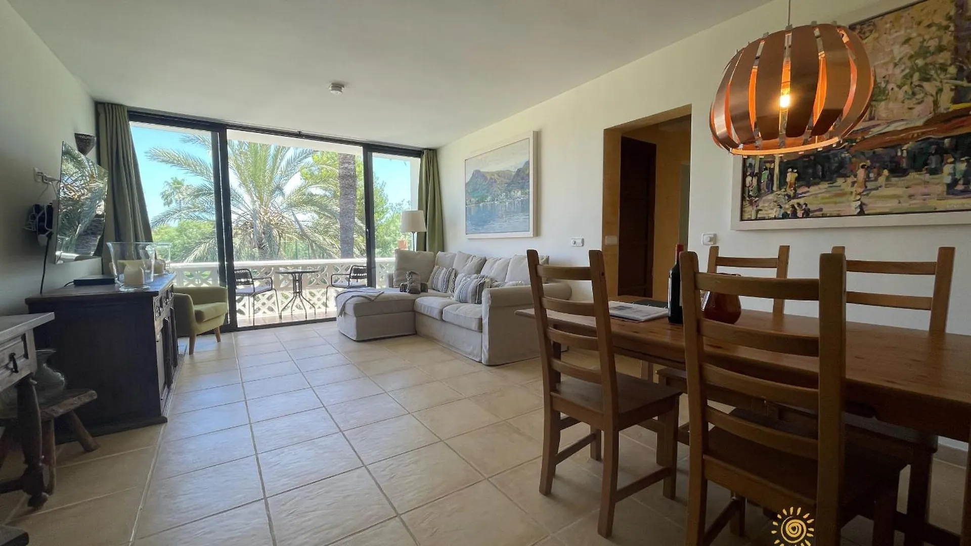 Sunny Spacious Family Apartment In Puerto Pollensa